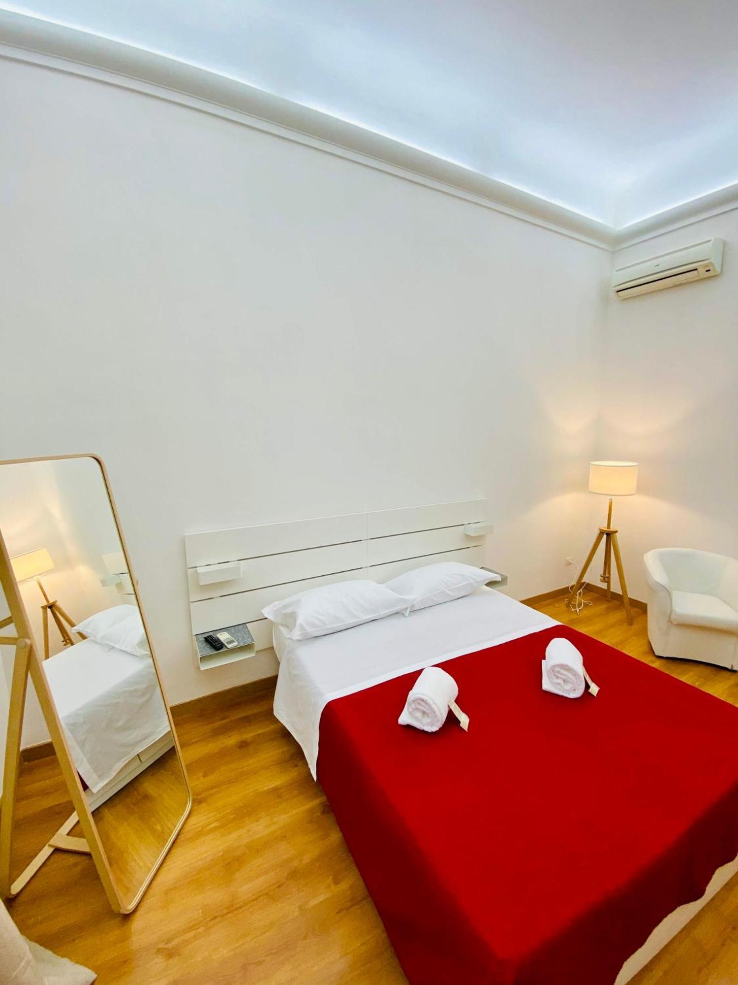 Amica Taranto In Piazza Apartment Luaran gambar