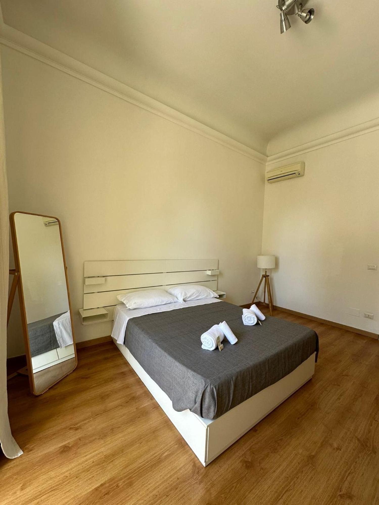 Amica Taranto In Piazza Apartment Luaran gambar